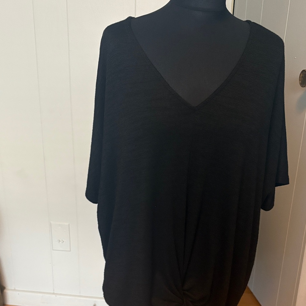 GAP Black Women's v-neck twist bottom sweater